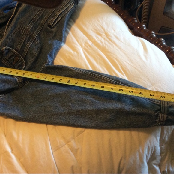 SOLD Vintage Lee Rider Jean Jacket with large inside pockets. - Picture 12 of 13